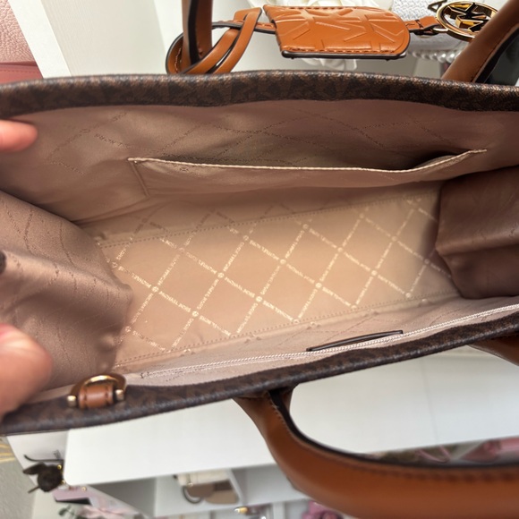 Michael Kors medium Mirella tote - Picture 9 of 13